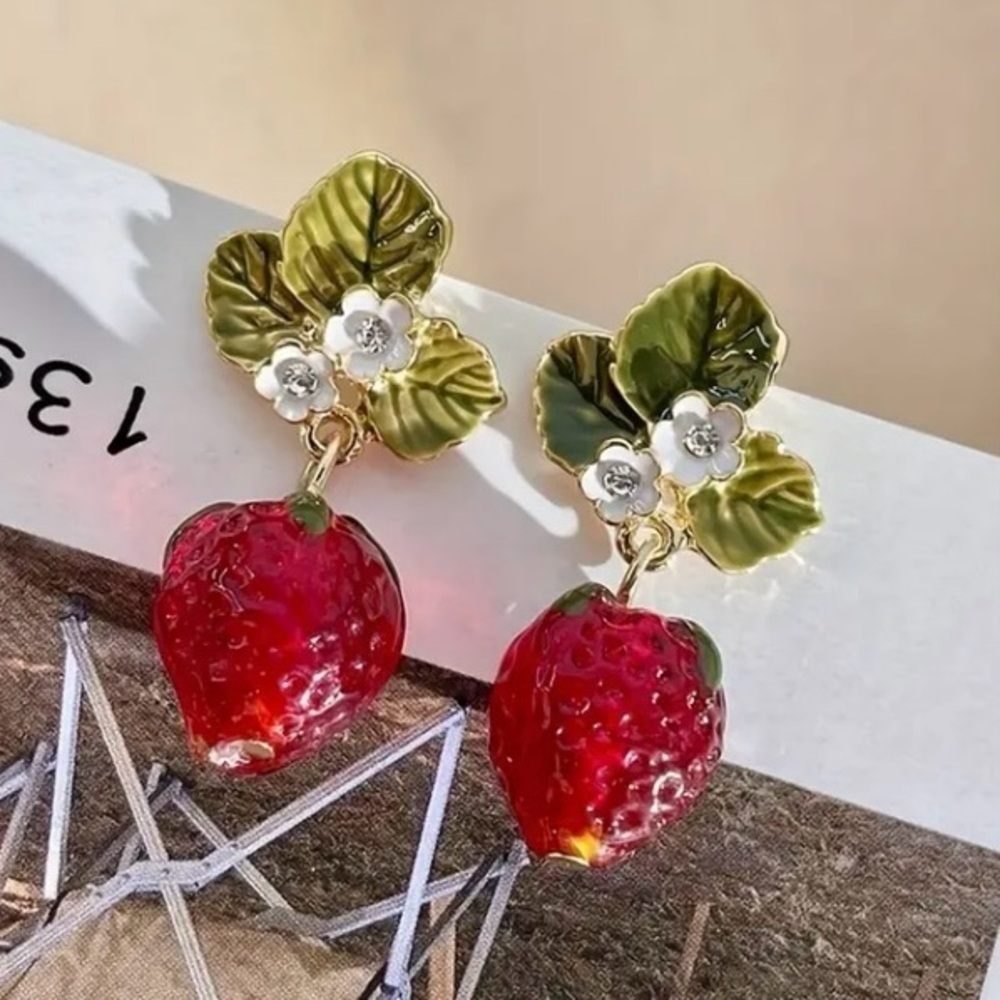 ✨Modcloth Sweet Strawberry Earrings - Picture 4 of 6